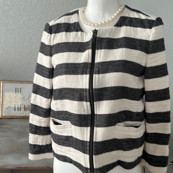 Ann Taylor Loft size 8, black & cream stripes. - Picture 3 of 4